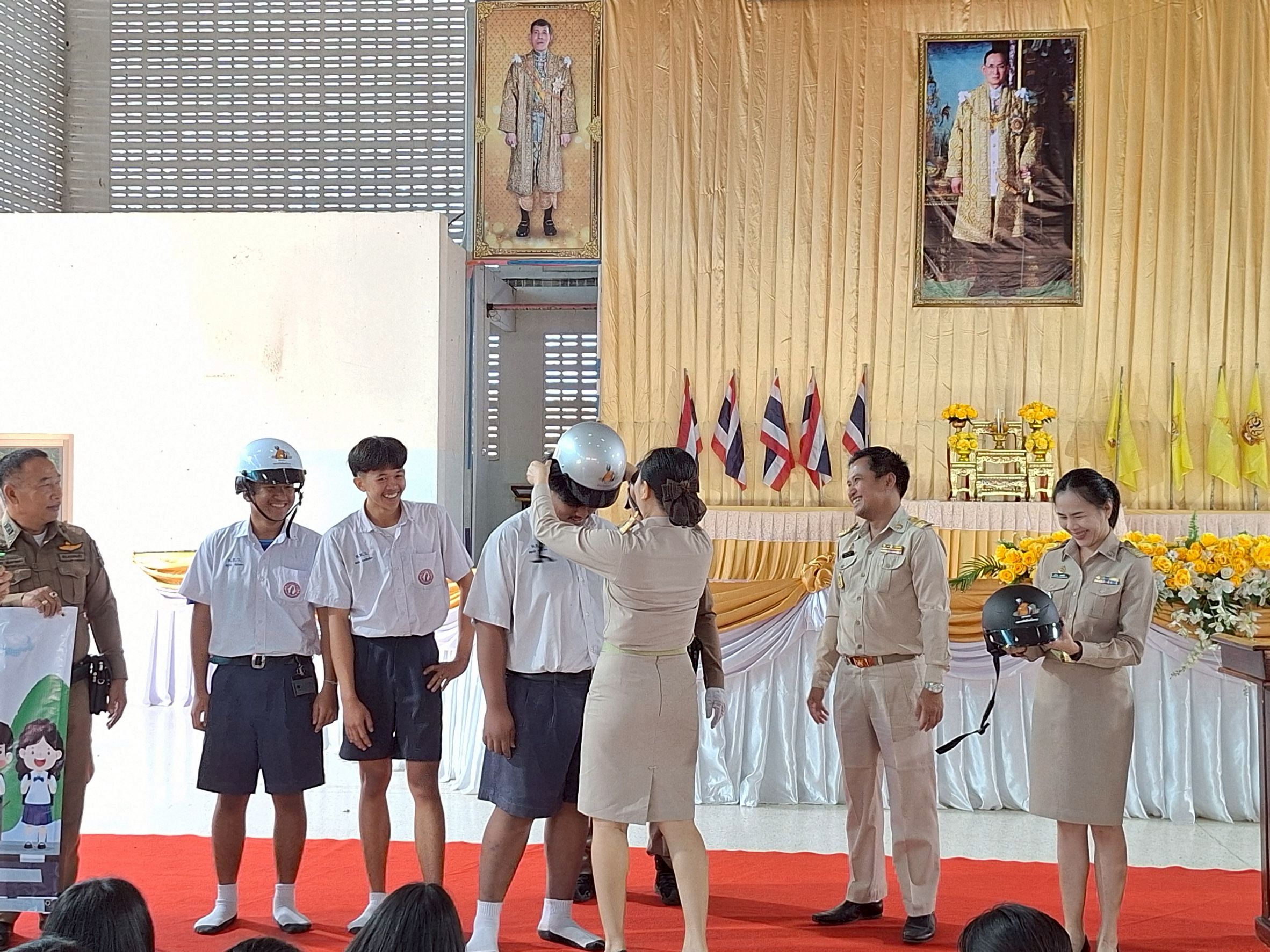 LINE_ALBUM_khorngkar khru cracr 5 nathi sph.phrathxng kha 4 th.kh.2568_251209_11.jpg